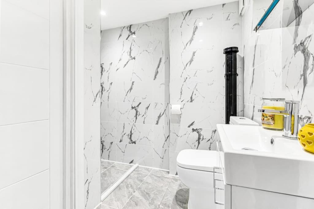 לונדון Luxstay Holland Park Apartment With Ac מראה חיצוני תמונה